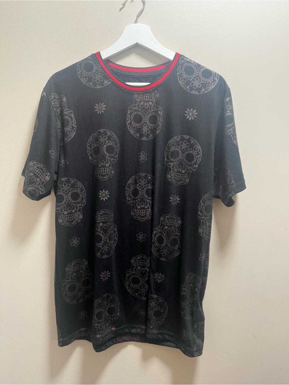 Black Skull Print Mens Tee with Red-Trim Collar